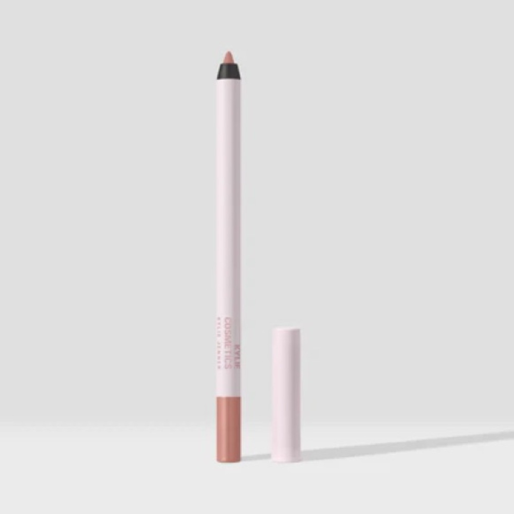 Kylie by Kylie Jenner Lip plumping lip liner coconut